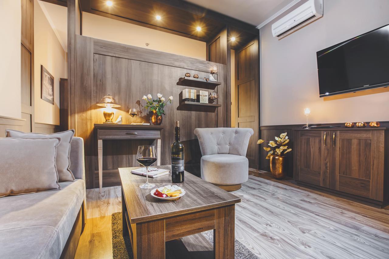 Komlo Hotel Гюла Екстериор снимка