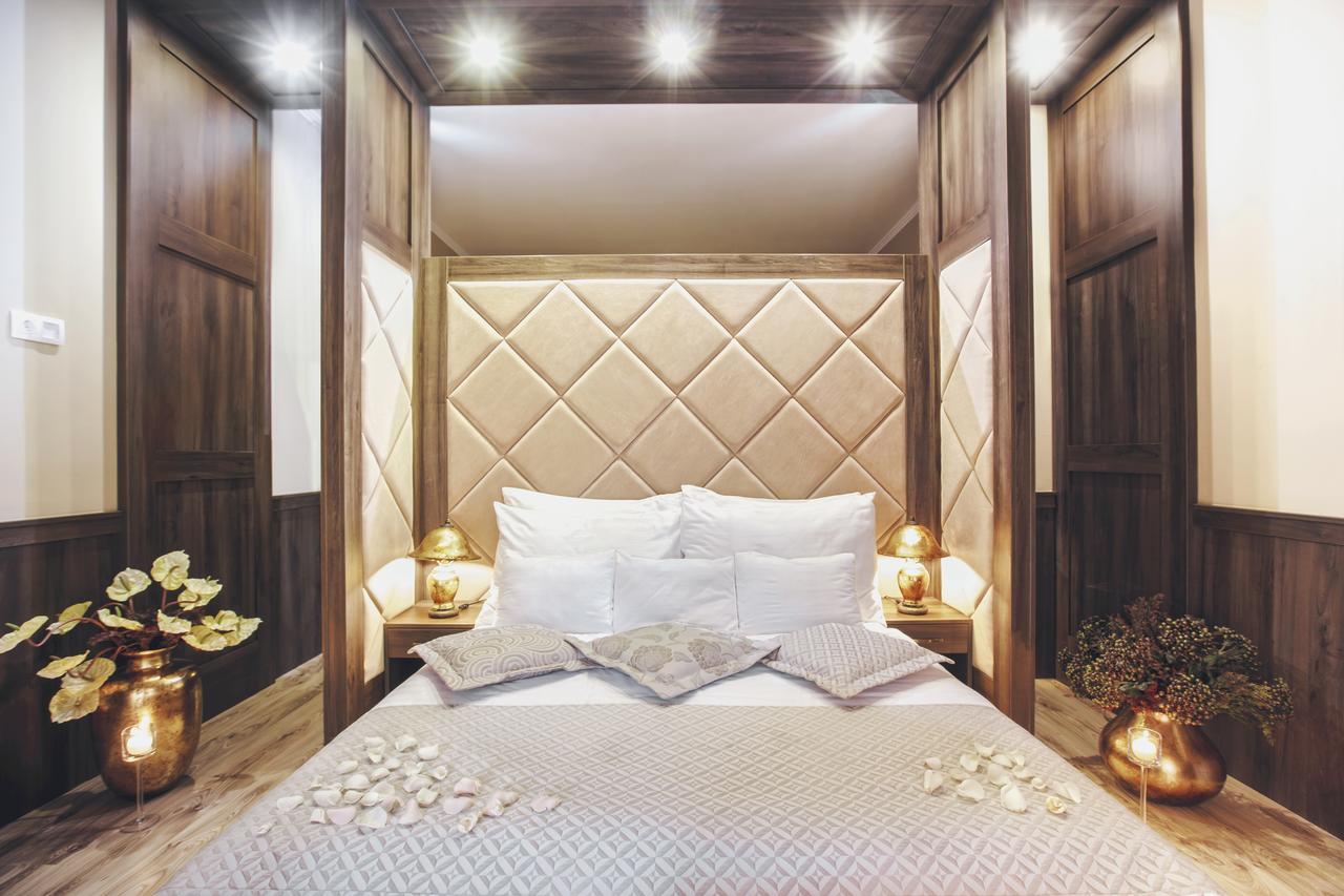 Komlo Hotel Гюла Екстериор снимка