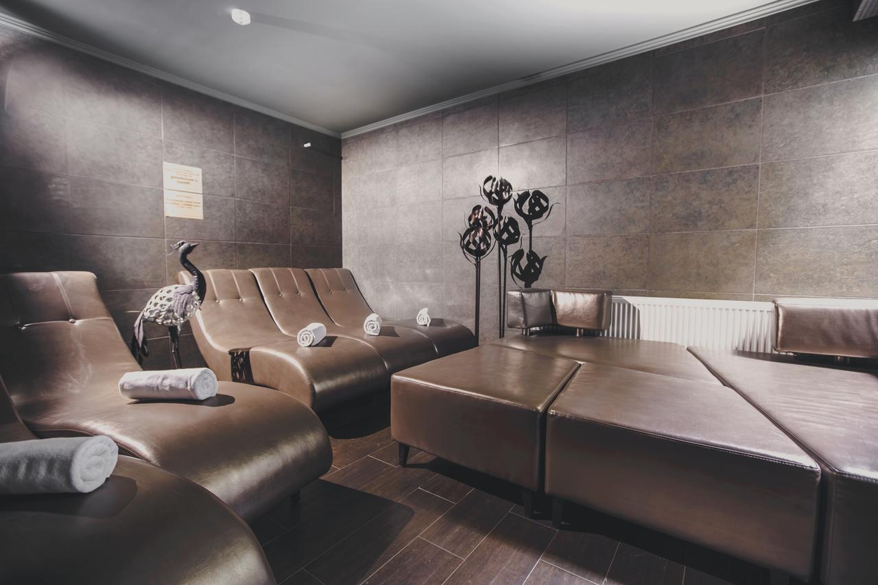 Komlo Hotel Гюла Екстериор снимка
